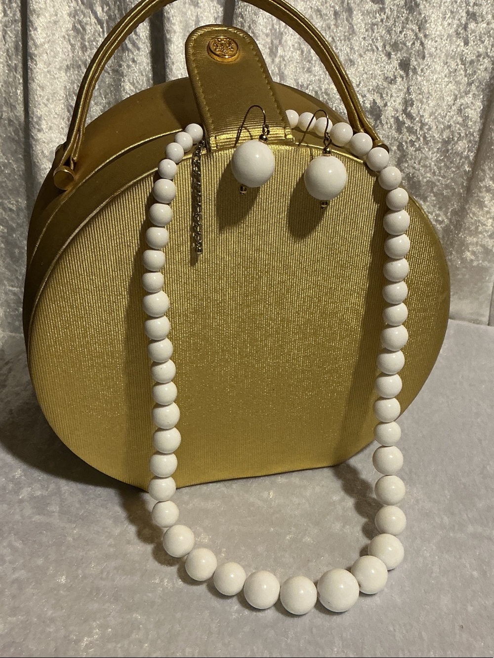 Vintage Graduated White beaded Choker Necklace with Matching Earrings